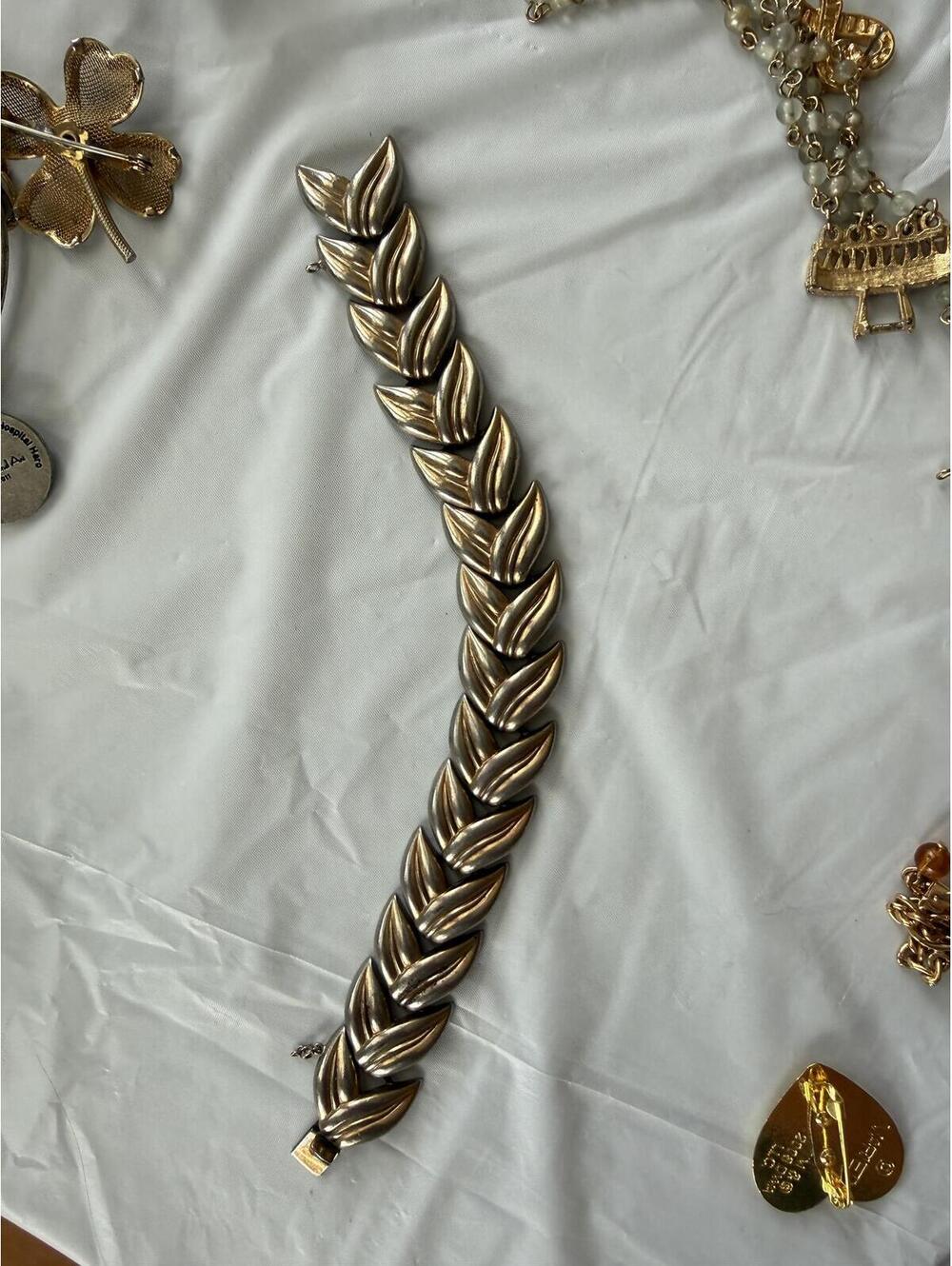 Vintage Trifari Gold Tone Leaf Link Statement Bracelet